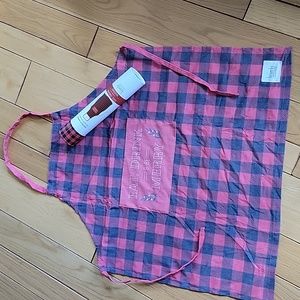 Krumbs Kitchen Holiday Apron NIP